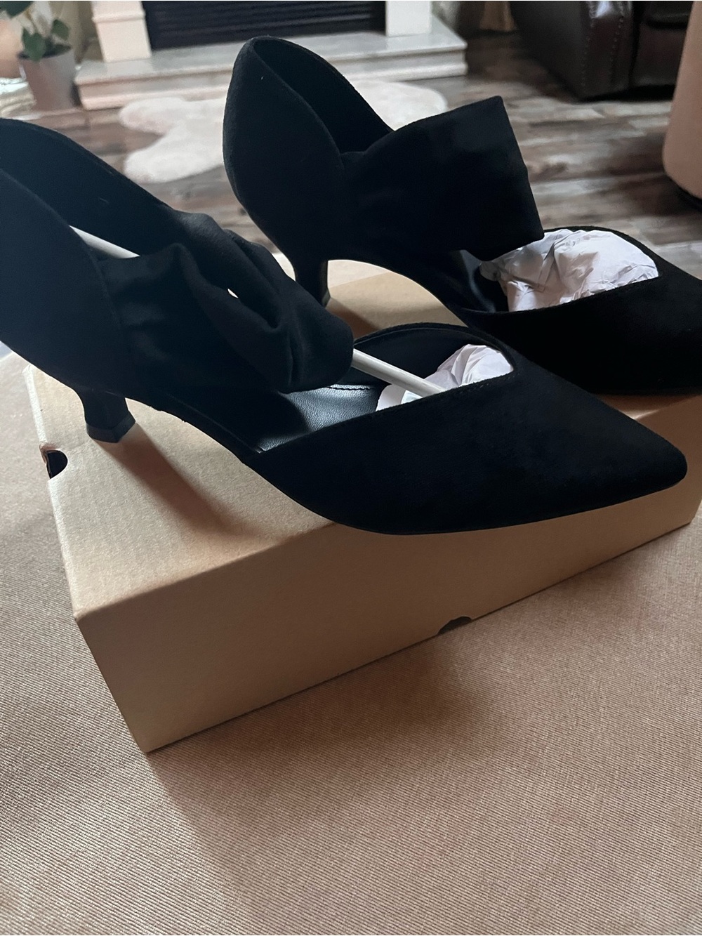 Black Pointed-Toe Low Kitten Heel Pumps - Women's
